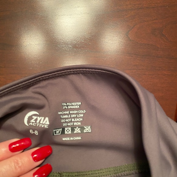 Zyia Active Light N Tight Olive Green Logo Leggings Size 6-8 Cropped NWOT - Picture 2 of 4